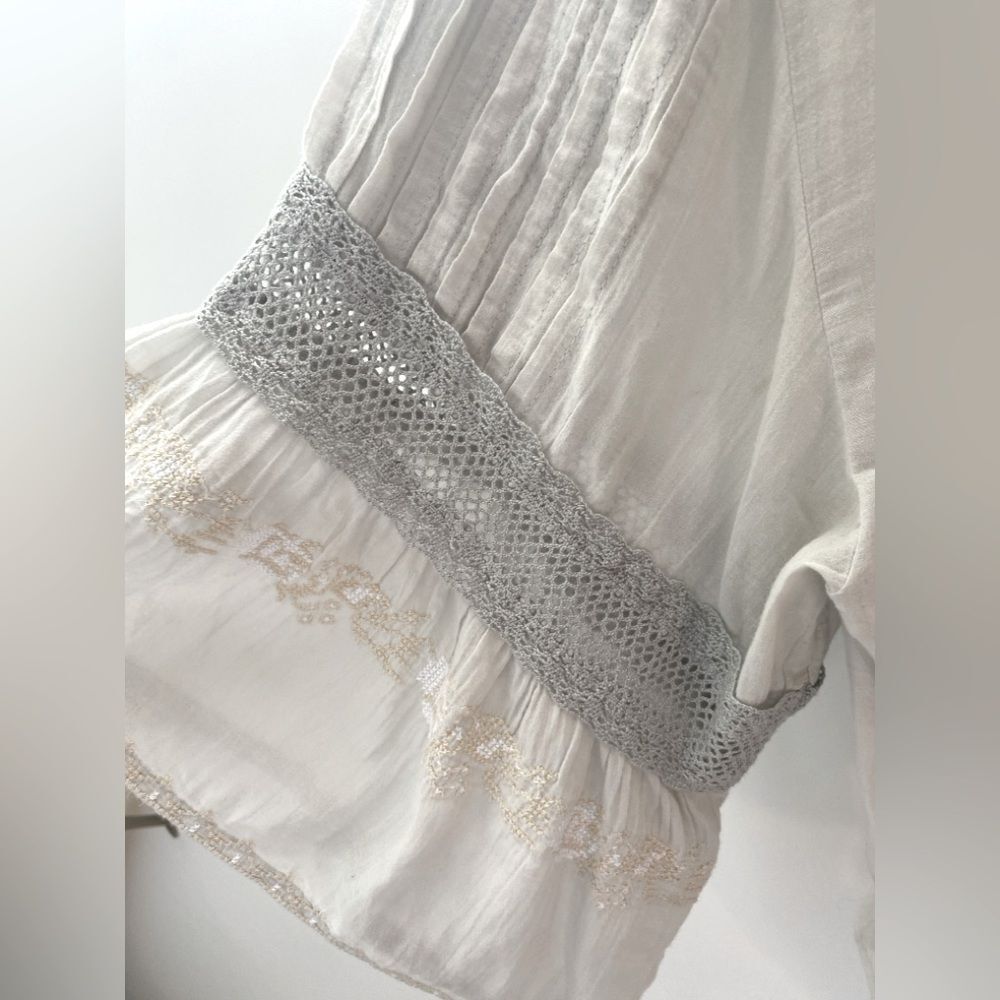 AMERICAN EAGLE Embroidered Bell Sleeve Blouse Women’s Small Boho Peasant Hippie - Picture 7 of 13